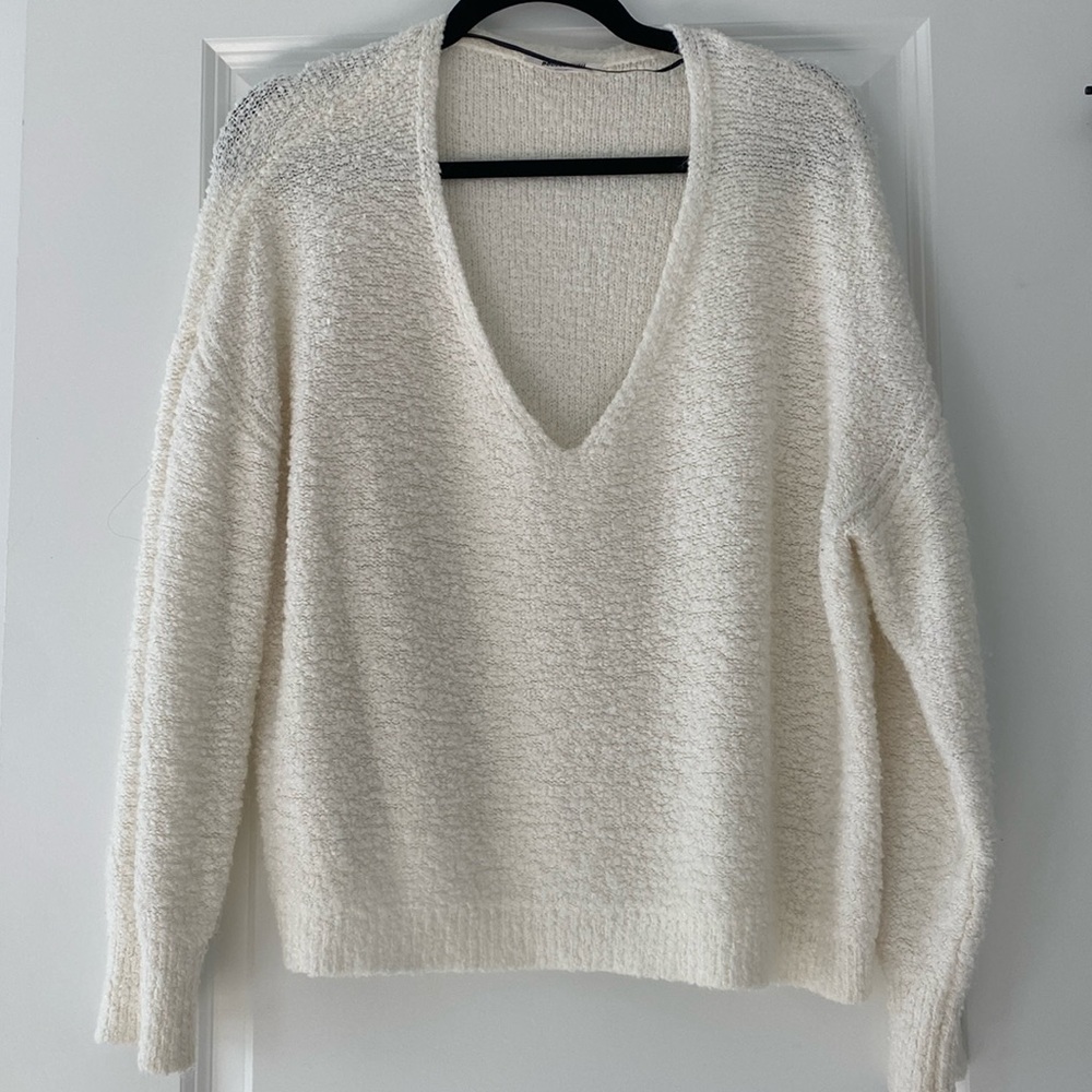 Cream v-neck sweater size small